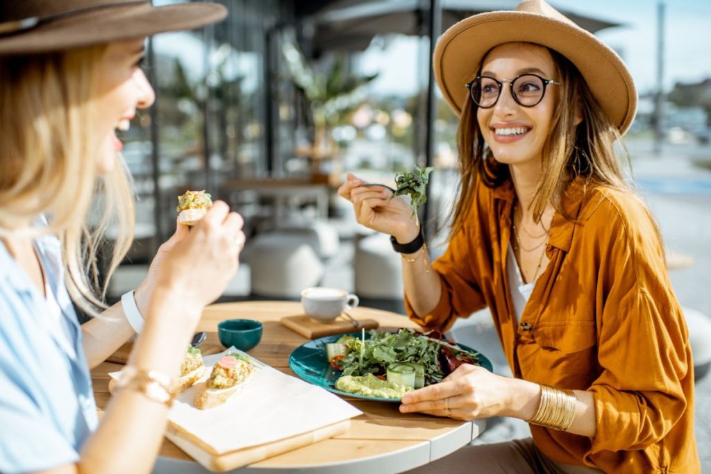 Défis et opportunités pour les restaurants : s'adapter à la demande croissante en alternatives végétariennes et véganes